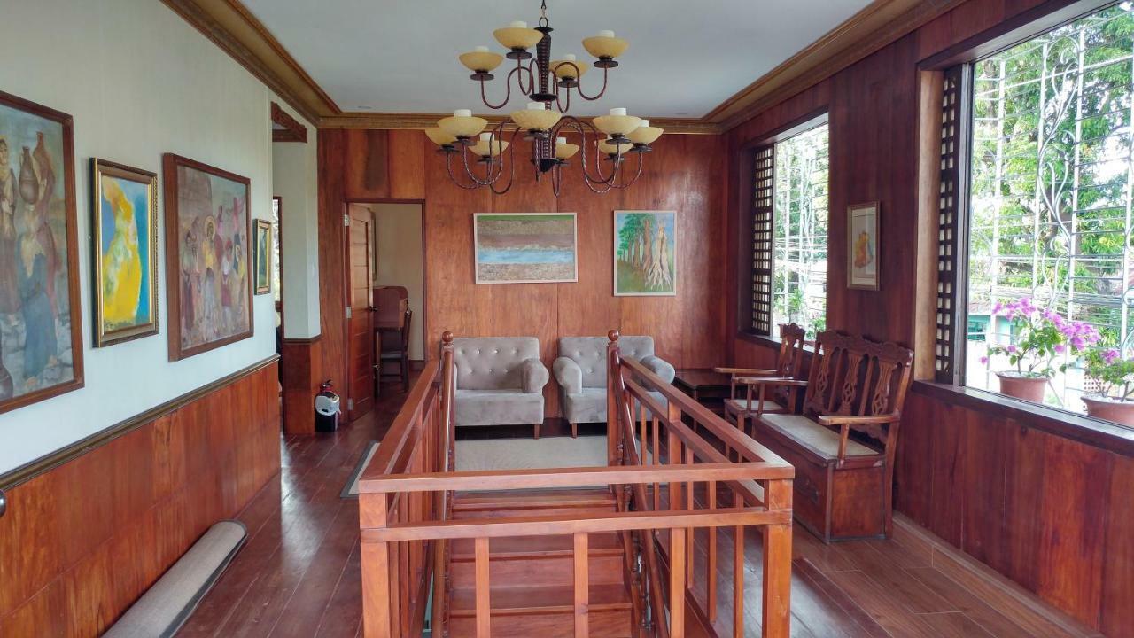 Casa Familya Hotel Batac Exterior photo